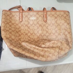 Coach Tote Bag, beige with brown Coach logo with wristlet